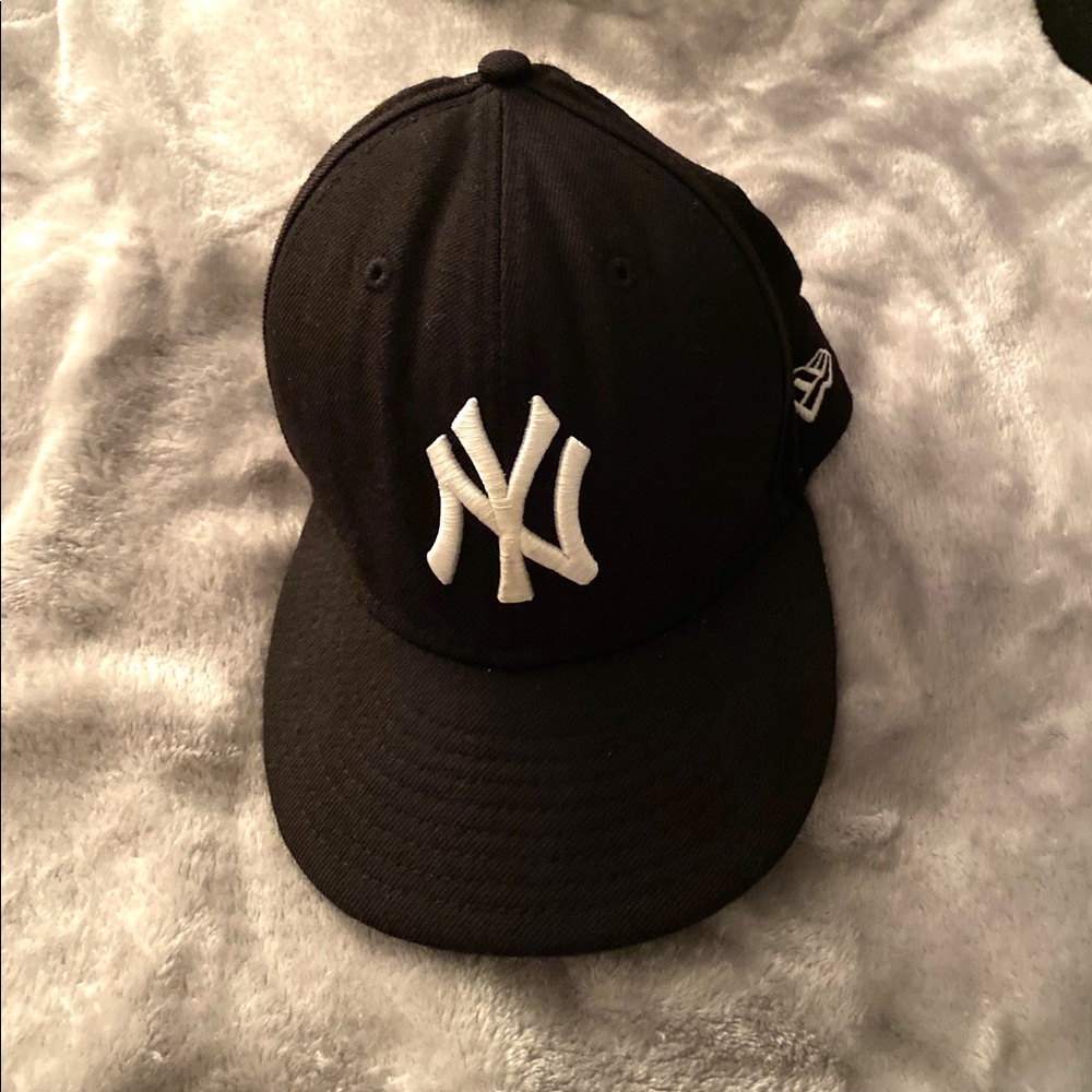 New York Yankees fitted cap.